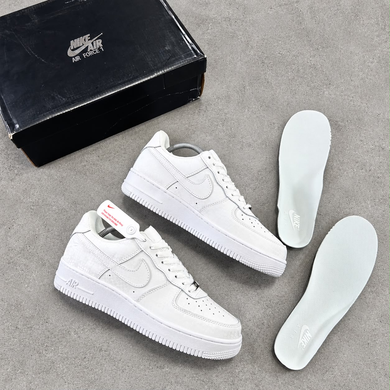 NEW KOBE BRYANT x NIKE AIR FORCE 1 LOW “WHITE MAMBA DNA” ’SNKS