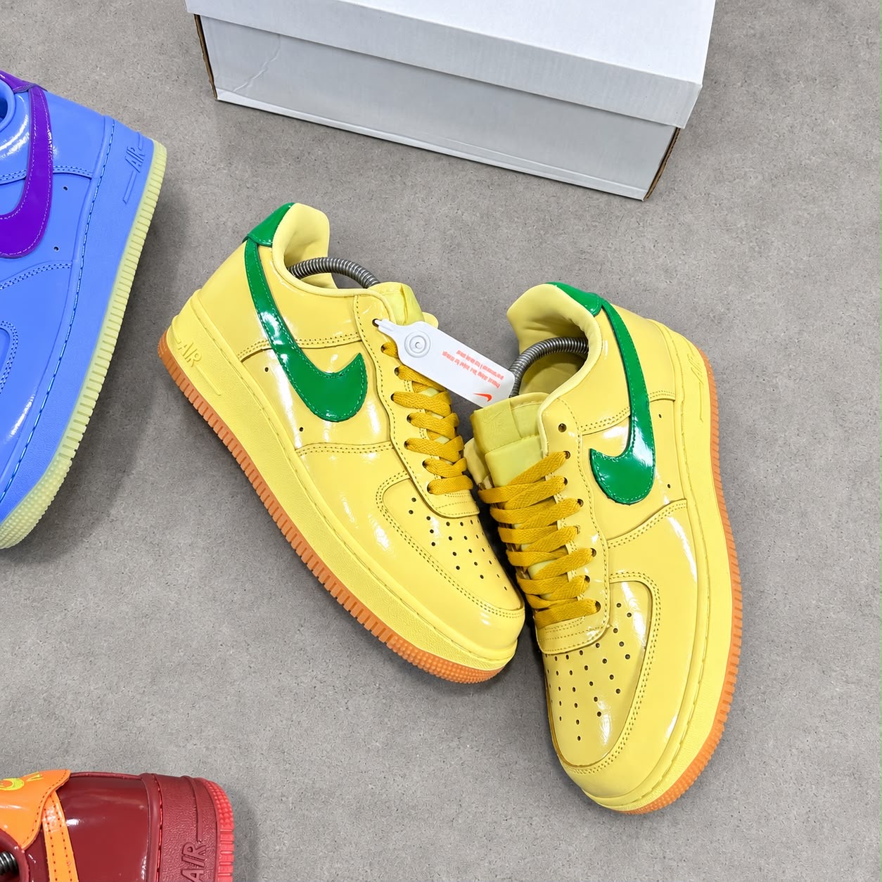 NEW  NIKE AIR FORCE 1 LOW  ’SNKS GREEN SWOOSH