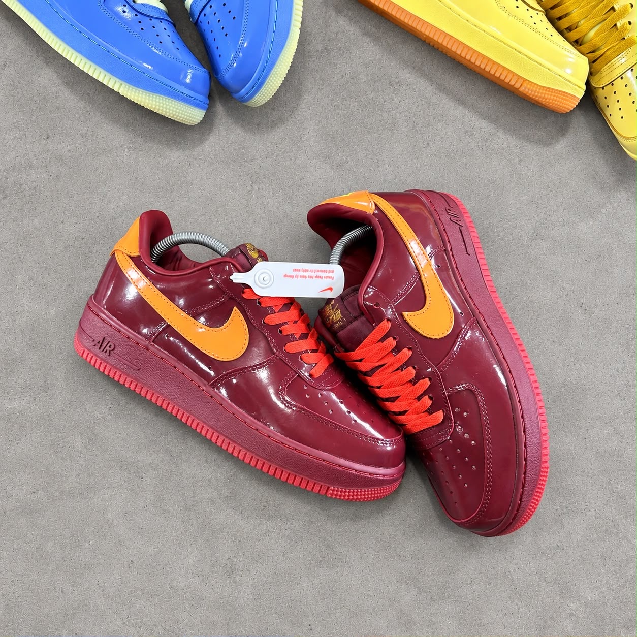 NEW  NIKE AIR FORCE 1 LOW  ’SNKS ORANGE SWOOSH
