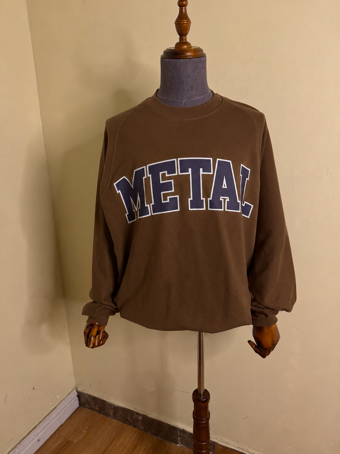 SWEATSHIiRT