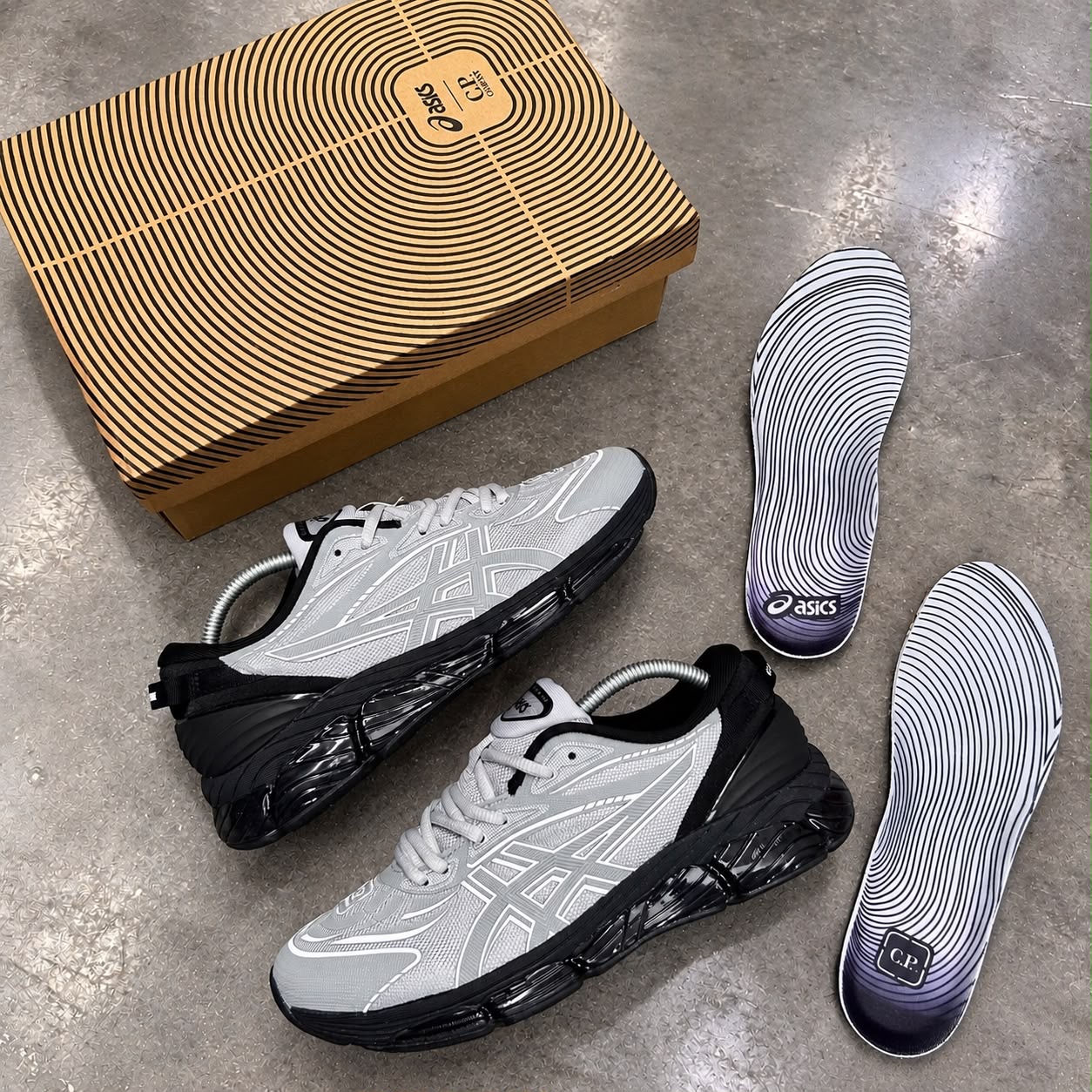 NEW ASICS x C.P .COMPANY GEL-QUANTUM 360 VIII ‘CEMENT GREY’