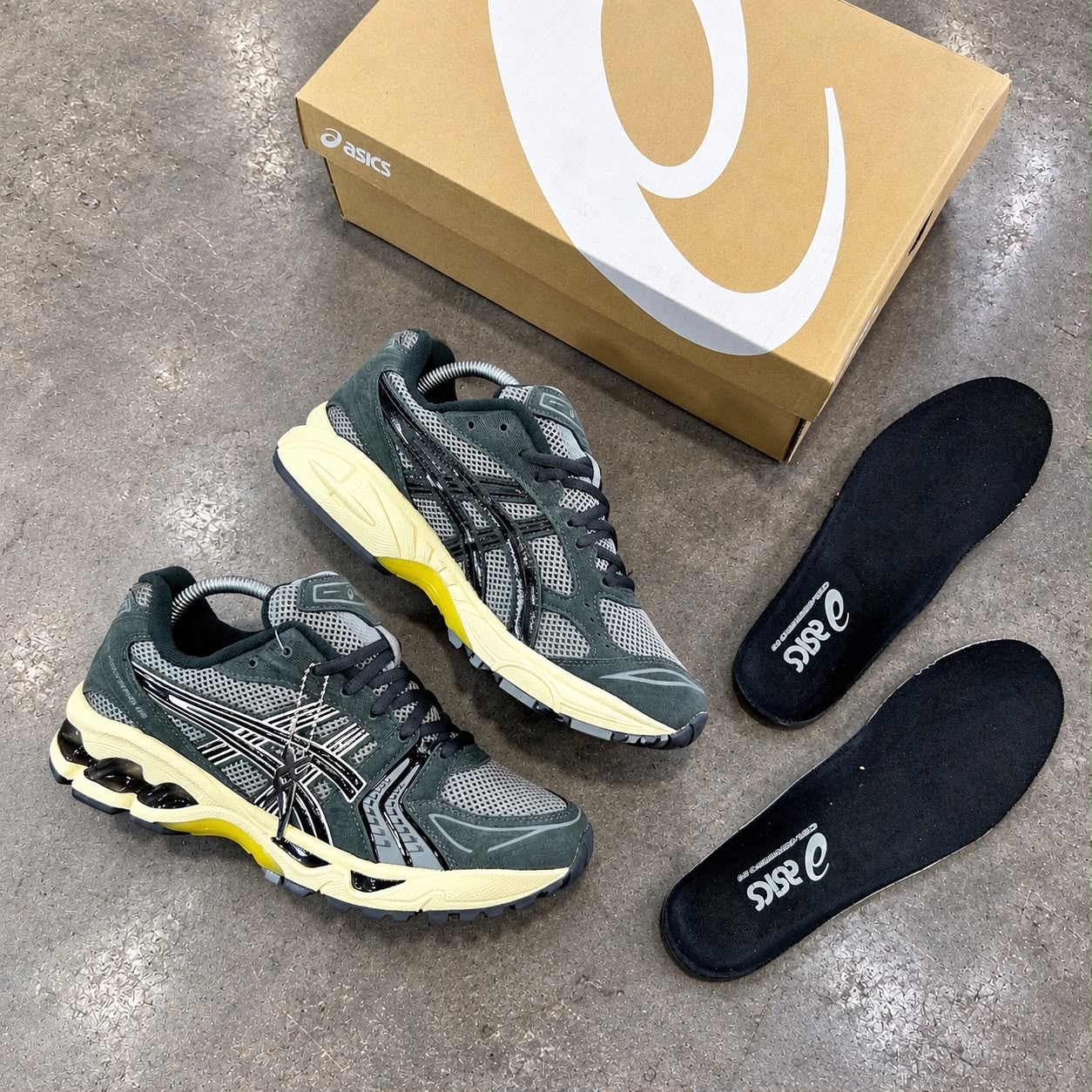 New ASICS Gel Kayano Grey/Black